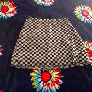 Cute Checkered skirt size small a com Divide